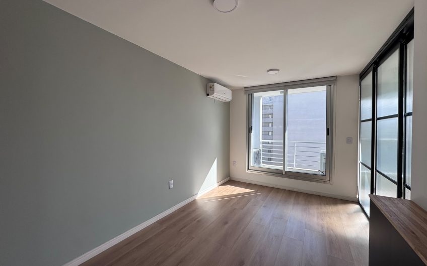 VENTA 1 DORMITORIO CON GARAGE Y BOX CORDON SUR