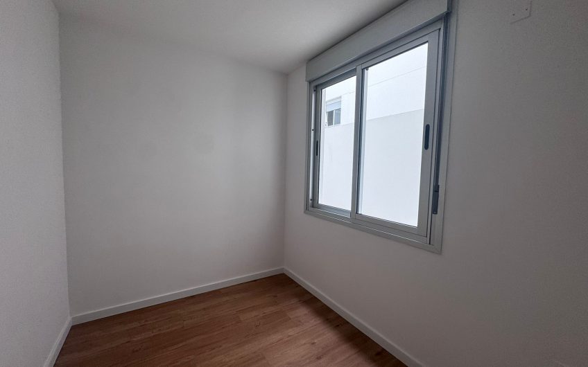 VENTA APARTAMENTO 2 DORMITORIOS CON 2 PATIOS Y PARRILLERO CENTRO