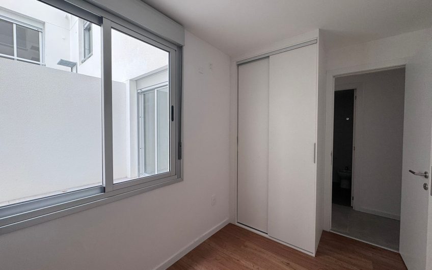 VENTA APARTAMENTO 2 DORMITORIOS CON 2 PATIOS Y PARRILLERO CENTRO