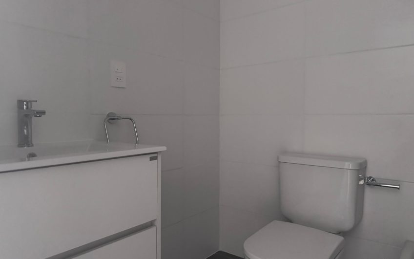VENTA APARTAMENTO 2 DORMITORIOS CON 2 PATIOS Y PARRILLERO CENTRO