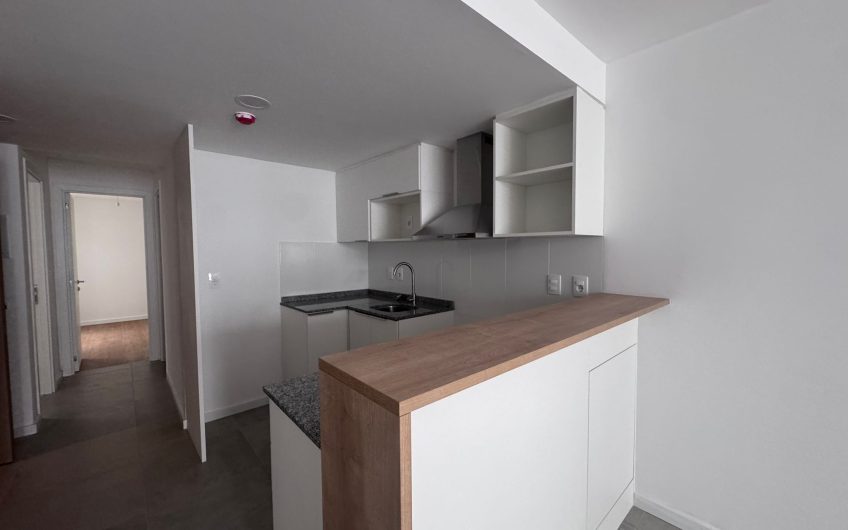VENTA APARTAMENTO 2 DORMITORIOS CON 2 PATIOS Y PARRILLERO CENTRO