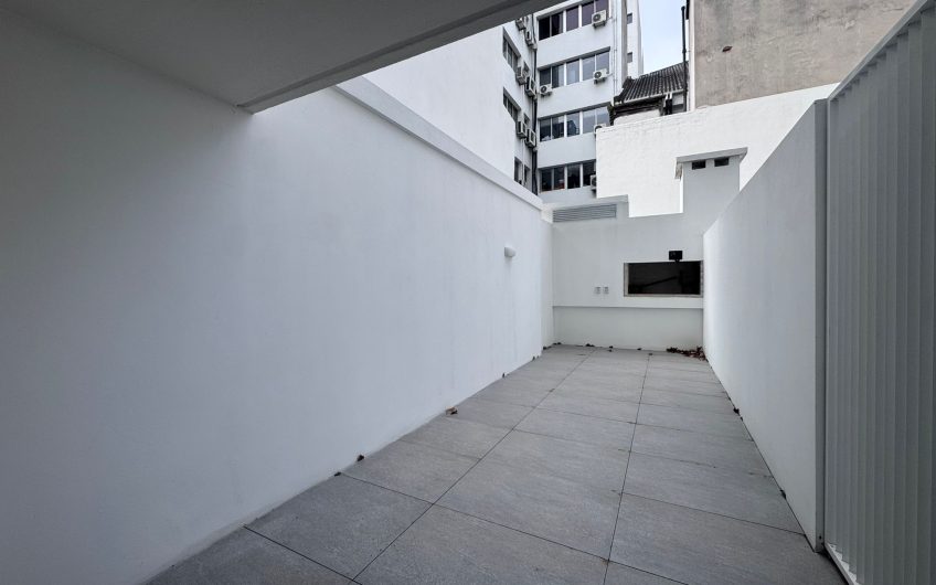 VENTA APARTAMENTO 2 DORMITORIOS CON 2 PATIOS Y PARRILLERO CENTRO